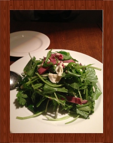 牛肉とモッツァレラチーズのサラダ