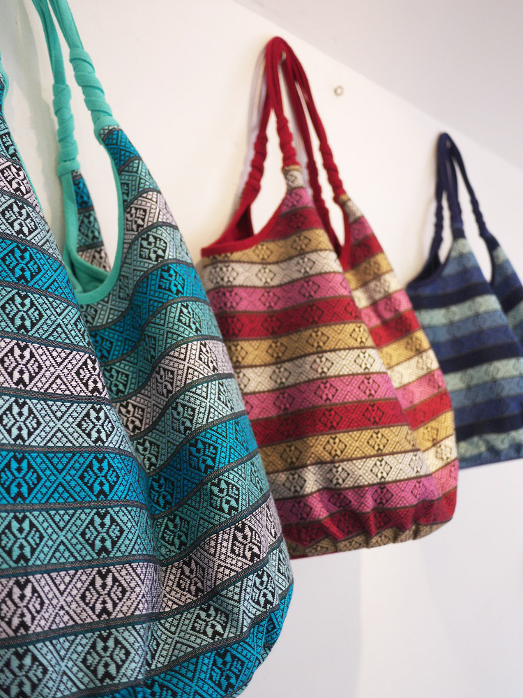 3 shoulder bags