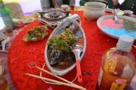 婚約式の宴会料理蒸し魚