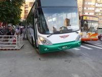 道路陥没で穴に落ちたバス3