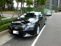 新型カムリハイブリッド斜め前