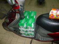 0810バイクで家樂福でビール3ケース購入