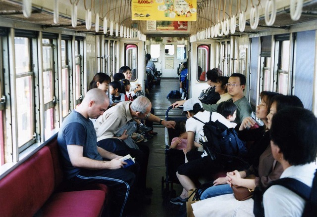 内部線車内103