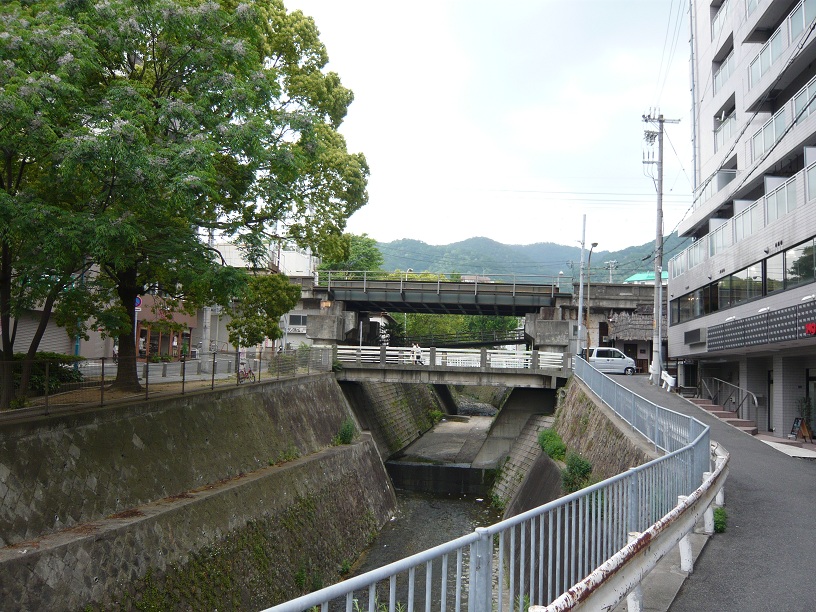 川