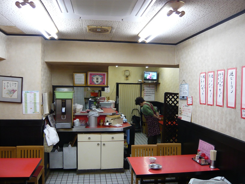 やっと店内に...