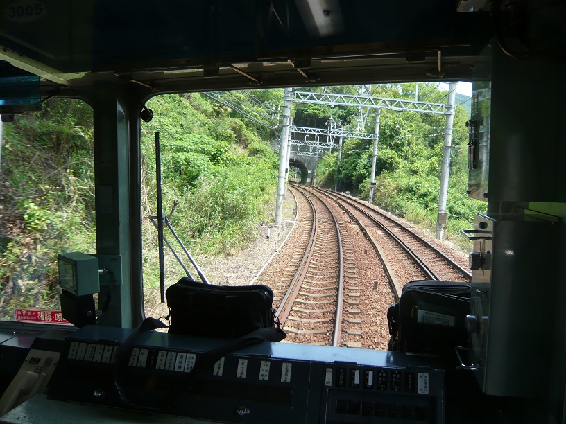 トンネルを抜けると...