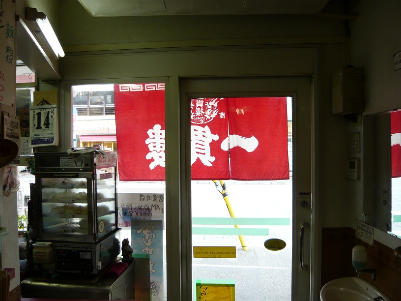 暖簾越しの風景