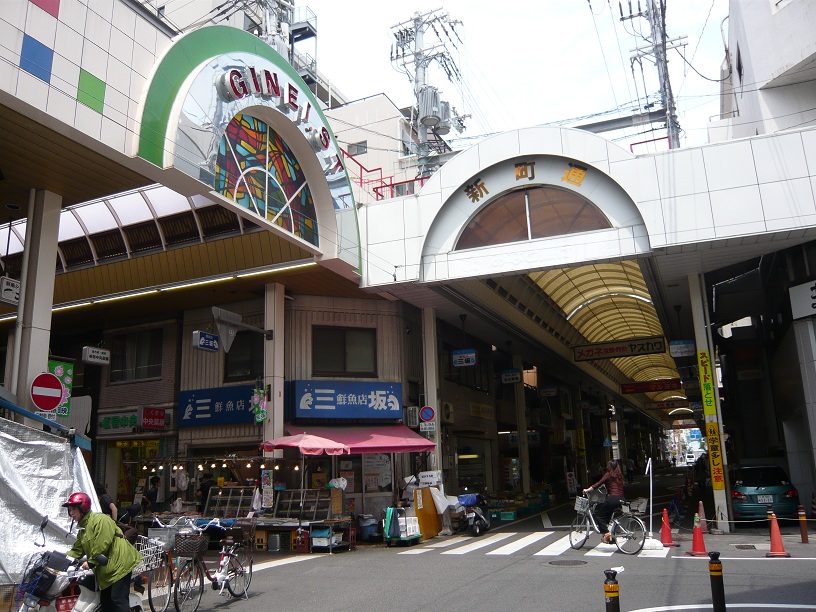 銀映と本町との交差点