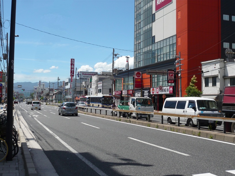 右に曲がると...