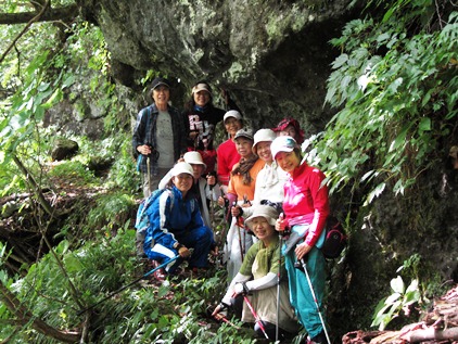 10.2里山ウォークで青鬼集落・・・堰を歩く