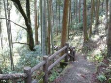 下へと降りてみる