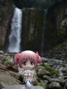鹿目の滝にまどかちゃん