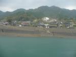 球磨川沿いを走る