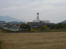 後ろに浄水場が