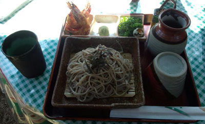 お庭でお蕎麦