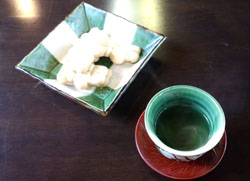 お茶を飲みながら