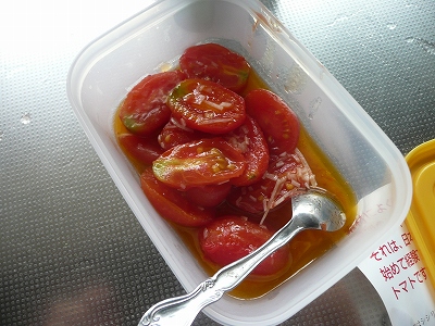 トマト炒めを試食