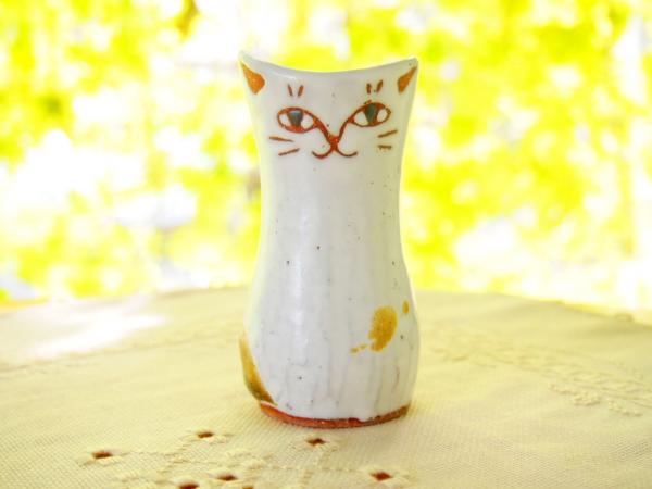 ネコの一輪ざし