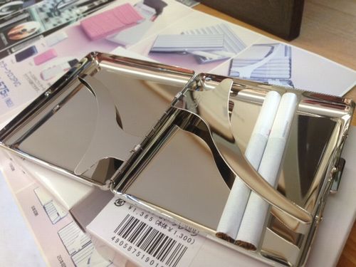 山梨手巻きタバコたくさん入るメタルハードケース