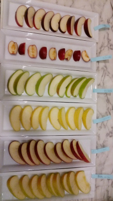 リンゴ食べ比べ