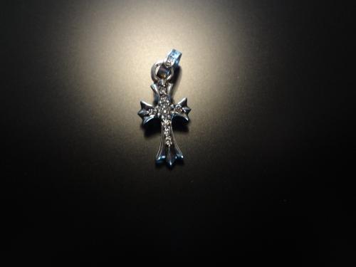 CHROME HEARTS チャーム・ベイビーファットクロス with パヴェダイヤ・シルバー 1