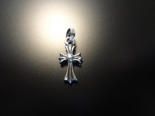 CHROME HEARTS チャーム・ベイビーファットクロス with パヴェダイヤ・シルバー 2
