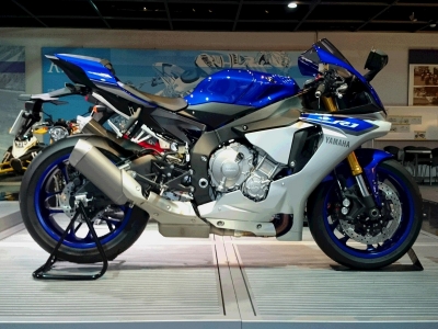 YZF-R1 (1)