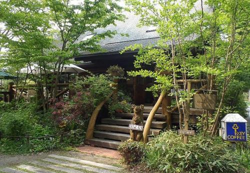 十種ケ峰のヤマシャクナゲ 059-001