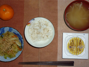 胚芽押麦入りご飯,蒸し野菜,納豆,もやしのおみそ汁,みかん