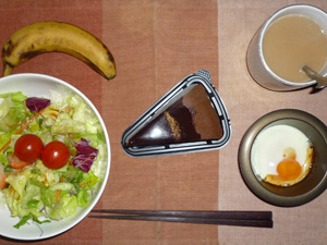 チョコミルクレープ,サラダ,目玉焼き,バナナ,コーヒー
