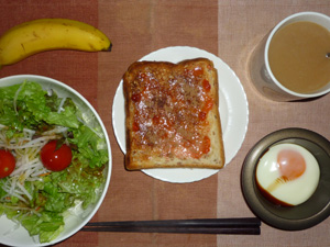 イチゴジャムトースト,サラダ,目玉焼き,バナナ,コーヒー