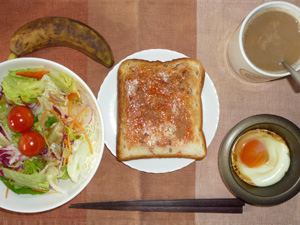 イチゴジャムトースト,サラダ,目玉焼き,バナナ,コーヒー
