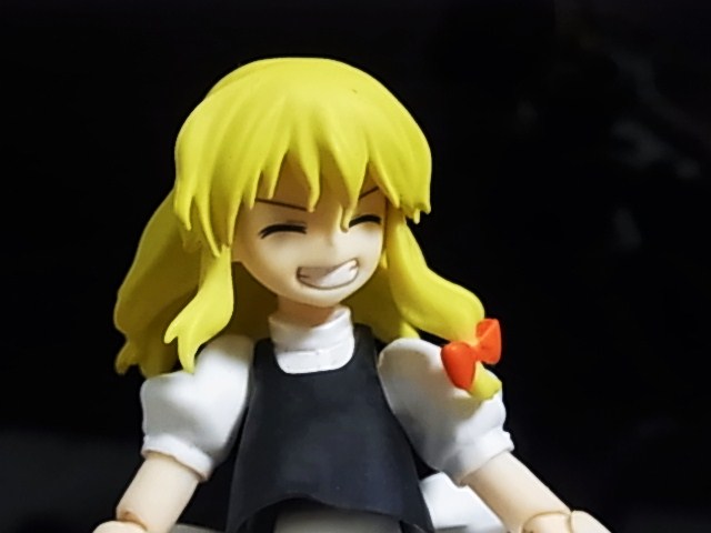 鍵盤上のマリサ 033