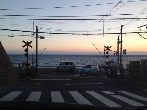 日坂下る