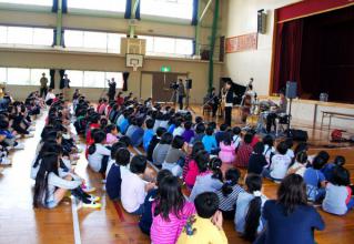 小学校公演