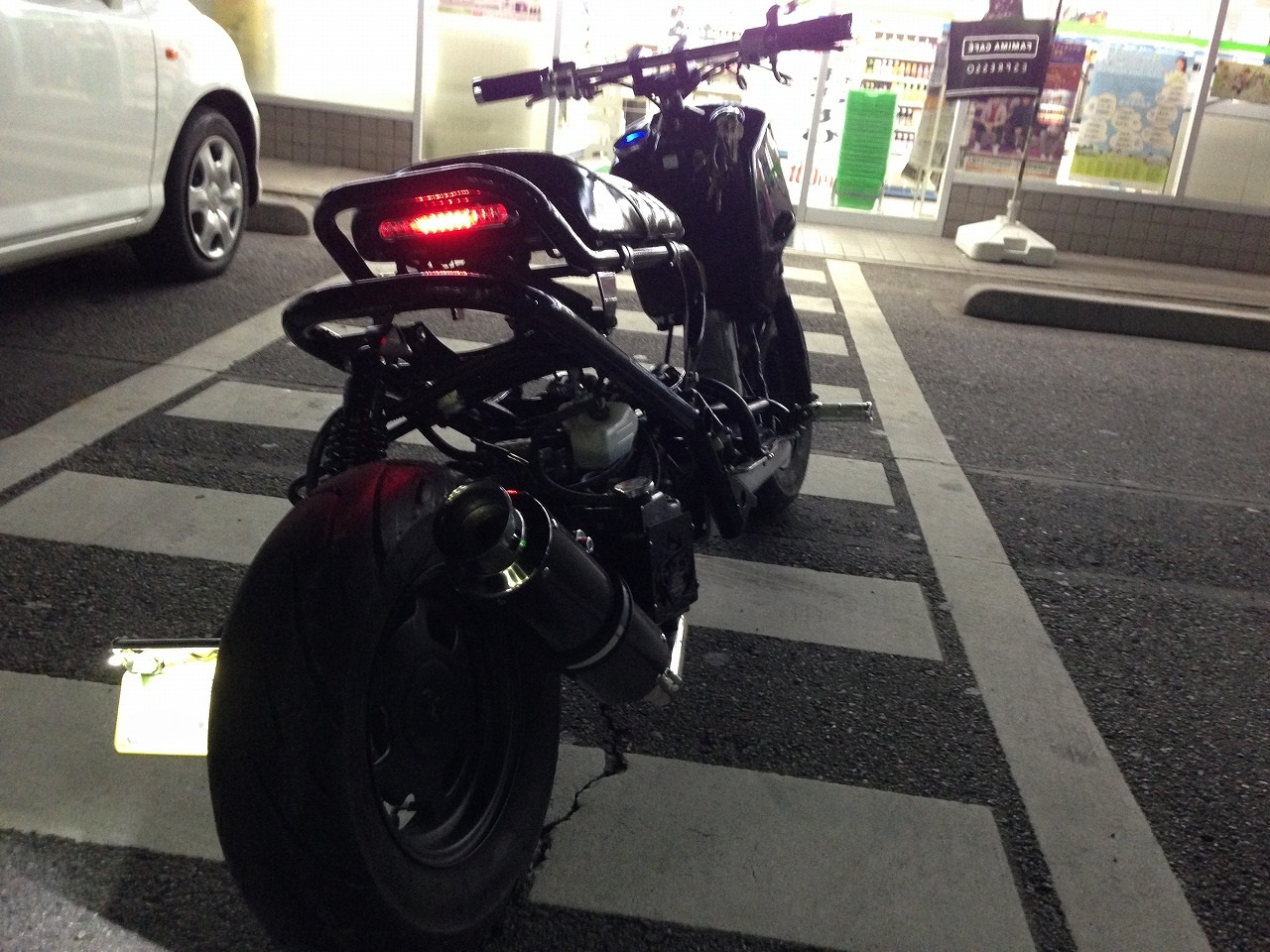 ズーマー スティード ウィンカー内蔵 レッド LED テールランプ キャッツアイ ナンバーステー付 一体型 バイク 66％以上節約