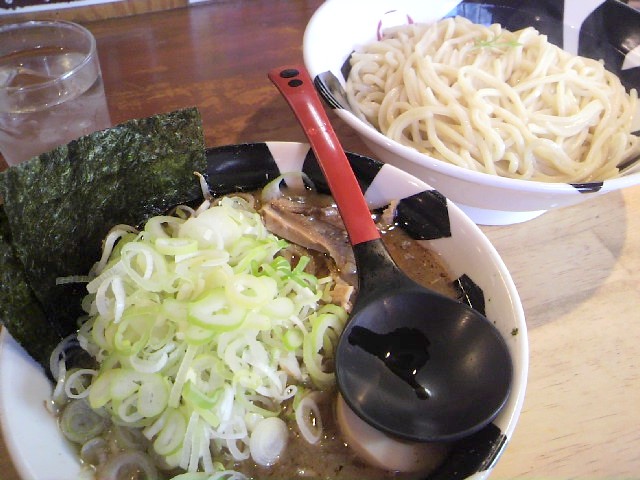仙台市青葉区 中央 つけ麺 おんのじ スープが濃いだけじゃない ねぎ盛り デフォでも具がいっぱいで おなかいっぱいになる 節つけ麺