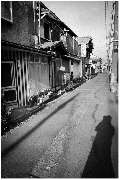 天ぷら屋のある小路