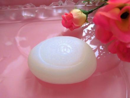 モチモチ泡の洗顔石鹸で ”ぷるぷる”のうるおい肌に!