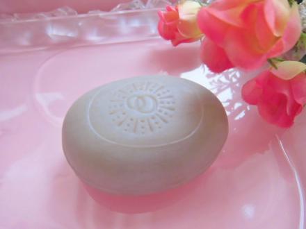 モチモチ泡の洗顔石鹸で ”ぷるぷる”のうるおい肌に!