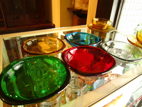 レトロなカラーガラス皿 - [Sold Out]過去の販売商品