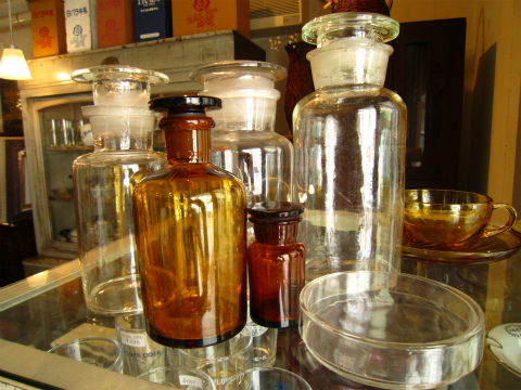 レトロなガラスの薬瓶・・・・ - [Sold Out]過去の販売商品