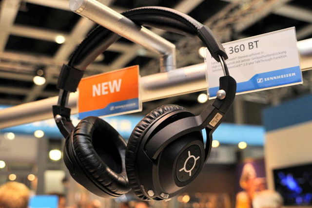 Bluetooth_Headphones_07.jpg