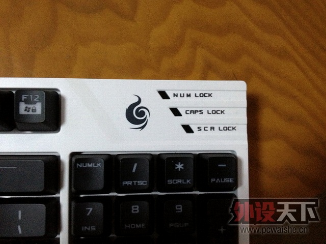 Quick_Fire_TK_White_03.jpg