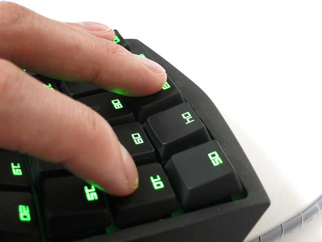 Razer_Orbweaver_73.jpg