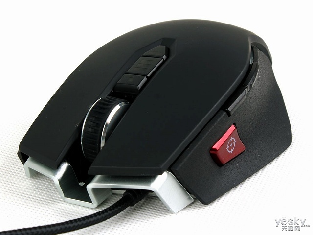 Vengeance_M65_03.jpg