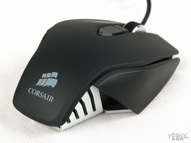 Vengeance_M65_05.jpg