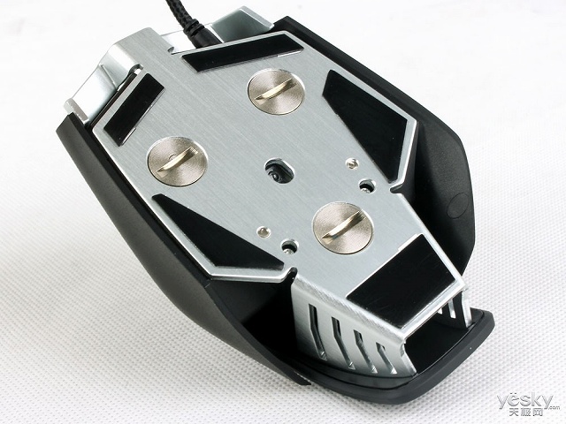Vengeance_M65_06.jpg
