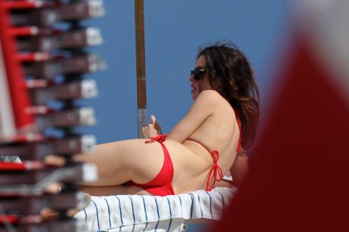 Nicole_Trunfio_on_the_beach_in_Miami_110112_44.jpg