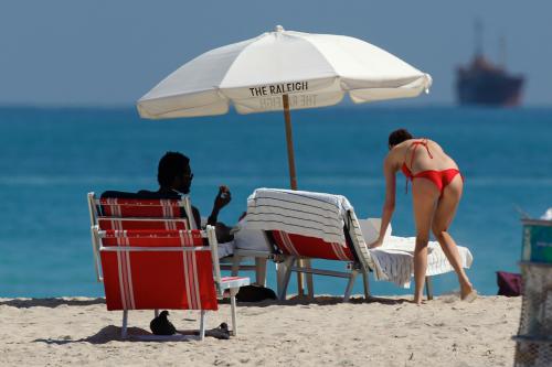 Nicole_Trunfio_on_the_beach_in_Miami_110112_83.jpg